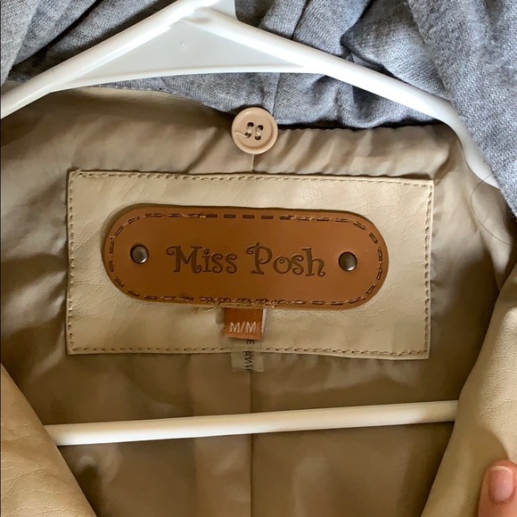 Beige out wear jacket size medium - Picture 3 of 4